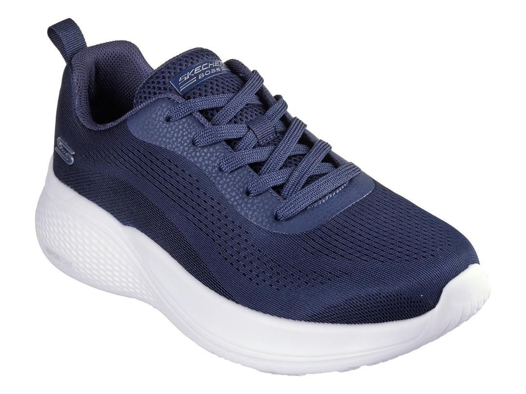 Tenis Skechers BOBS Infinity en color azul marino con suela blanca gruesa y tejido transpirable.