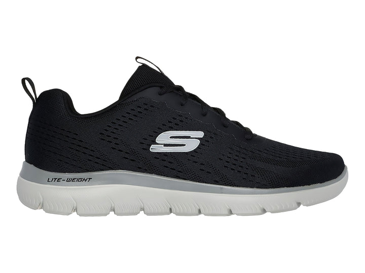 Tenis deportivos Skechers color negro con suela blanca y logotipo lateral en blanco.