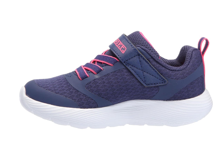 Tenis deportivos Skechers color azul marino con detalles en rosa y suela blanca.