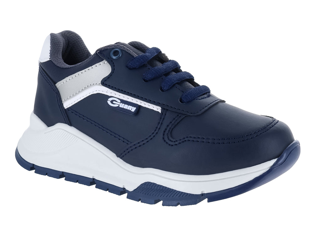 Zapato casual para niño marca Guany en color azul marino con suela blanca y detalles en gris.