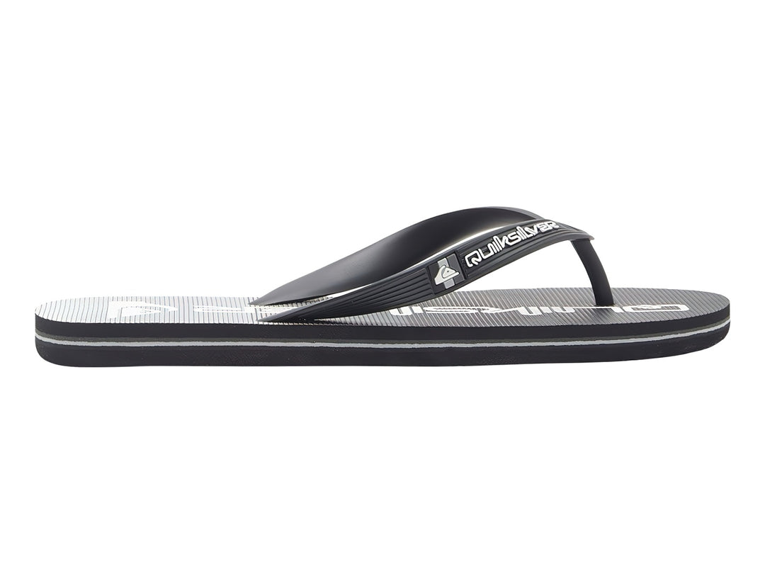 Sandalias Quiksilver color negro con detalles en blanco y correa superior negra.