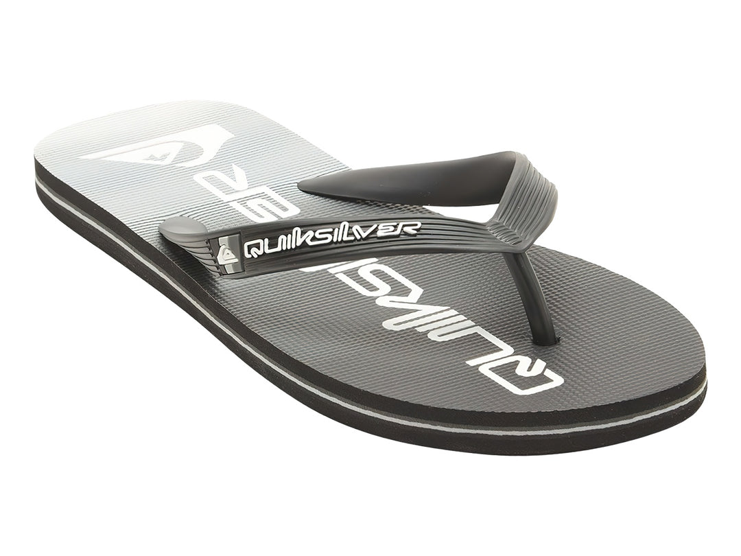 Sandalias Quiksilver color negro con detalles en blanco y correa superior negra.