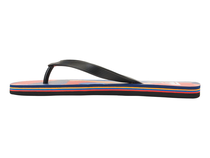 Sandalias Quiksilver rojas con correas negras y suela con rayas multicolores.
