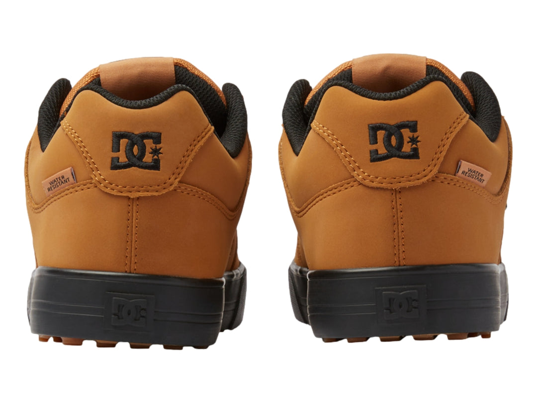Tenis DC Shoes color trigo con suela negra y cordones a juego, vista lateral.