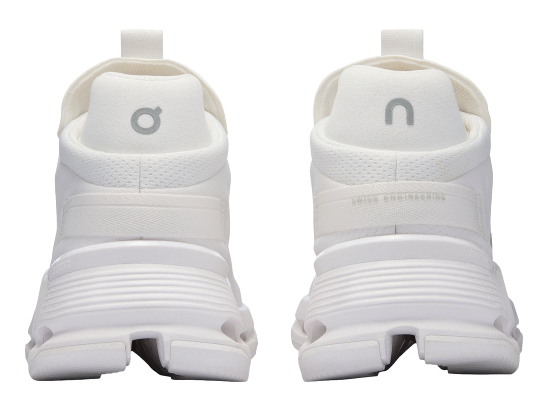 Tenis deportivos On Cloudnova 2 en color blanco total con suela amortiguada CloudTec.