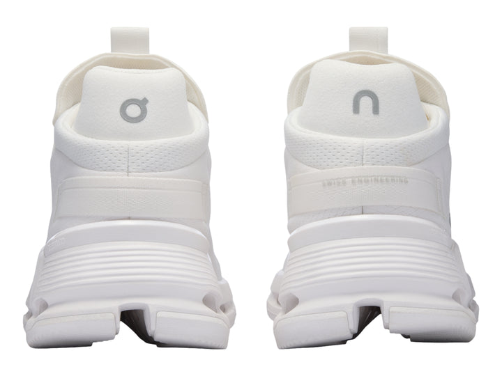 Tenis deportivos On Cloudnova 2 en color blanco total con suela amortiguada CloudTec.