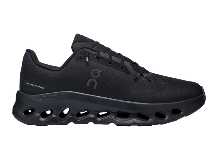 Tenis deportivos On Cloud Cloudtilt color negro con suela amortiguada y diseño moderno.