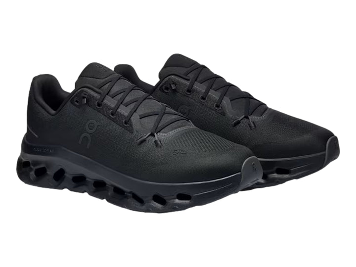Tenis deportivos On Cloud Cloudtilt color negro con suela amortiguada y diseño moderno.