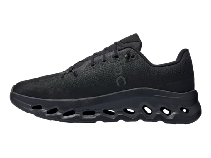 Tenis deportivos On Cloud Cloudtilt color negro con suela amortiguada y diseño moderno.