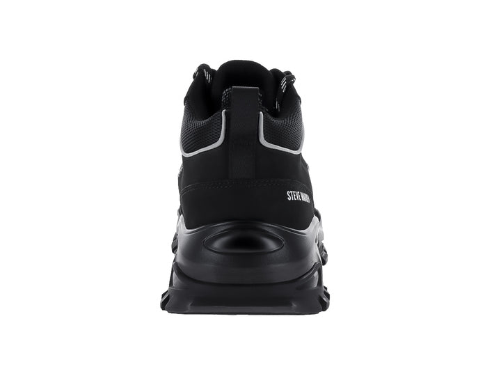 Tenis Steve Madden Henry color negro con suela gruesa y detalles en blanco.