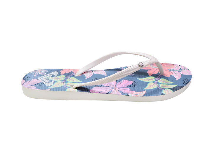 Sandalias tipo flip-flop ROXY con estampado de flores rosas y azules y tiras blancas.