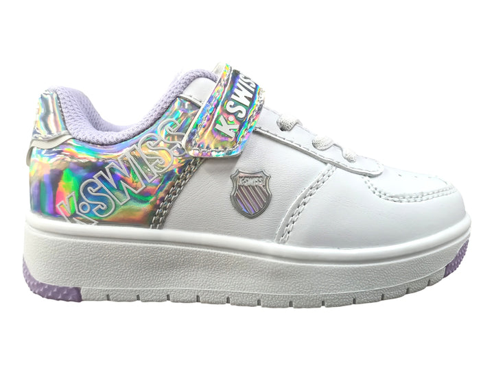 Tenis blancos K-Swiss con detalles iridiscentes y cierre de velcro para niña.