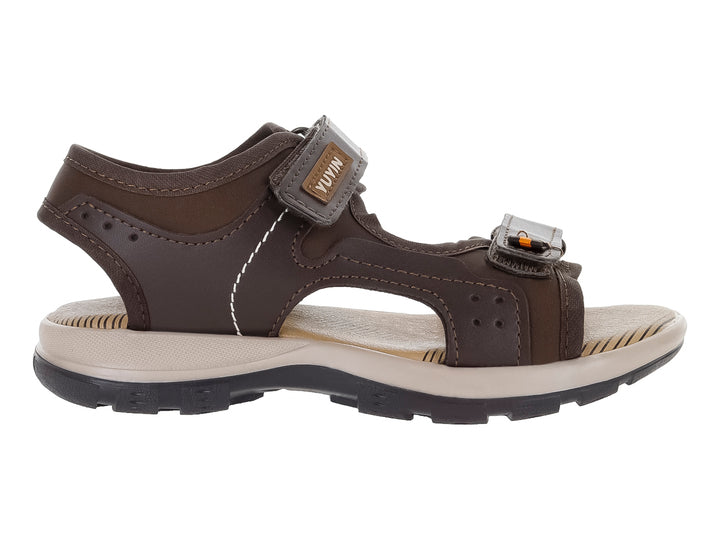 Sandalia infantil color chocolate con suela beige y correas ajustables.