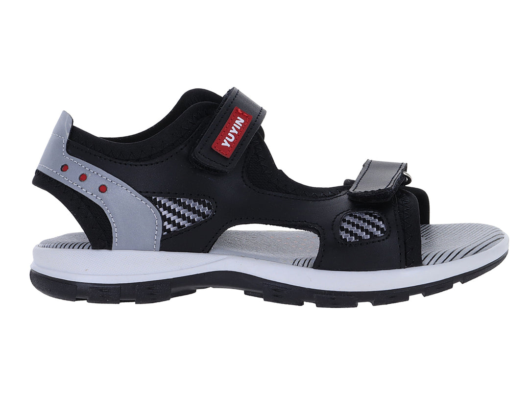 Sandalia deportiva infantil color negro con detalles en gris y suela blanca.