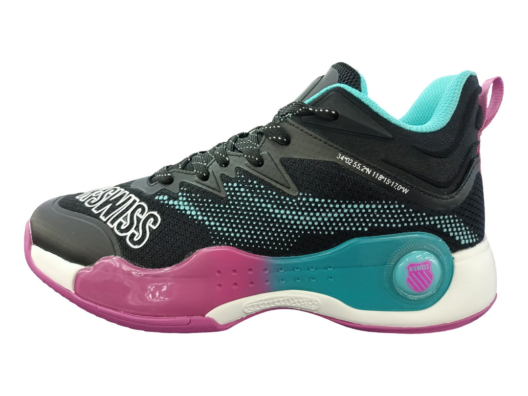 Tenis deportivos K-Swiss color negro con detalles en aqua y rosa, suela blanca y tejido transpirable.