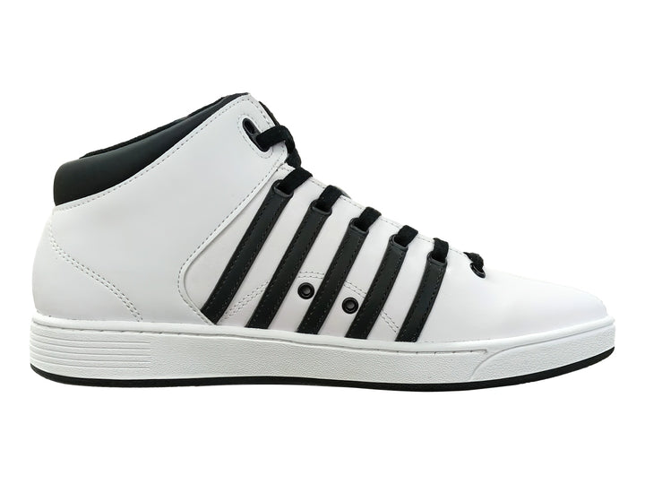 Tenis deportivos K-Swiss de caña alta color blanco con franjas negras laterales.