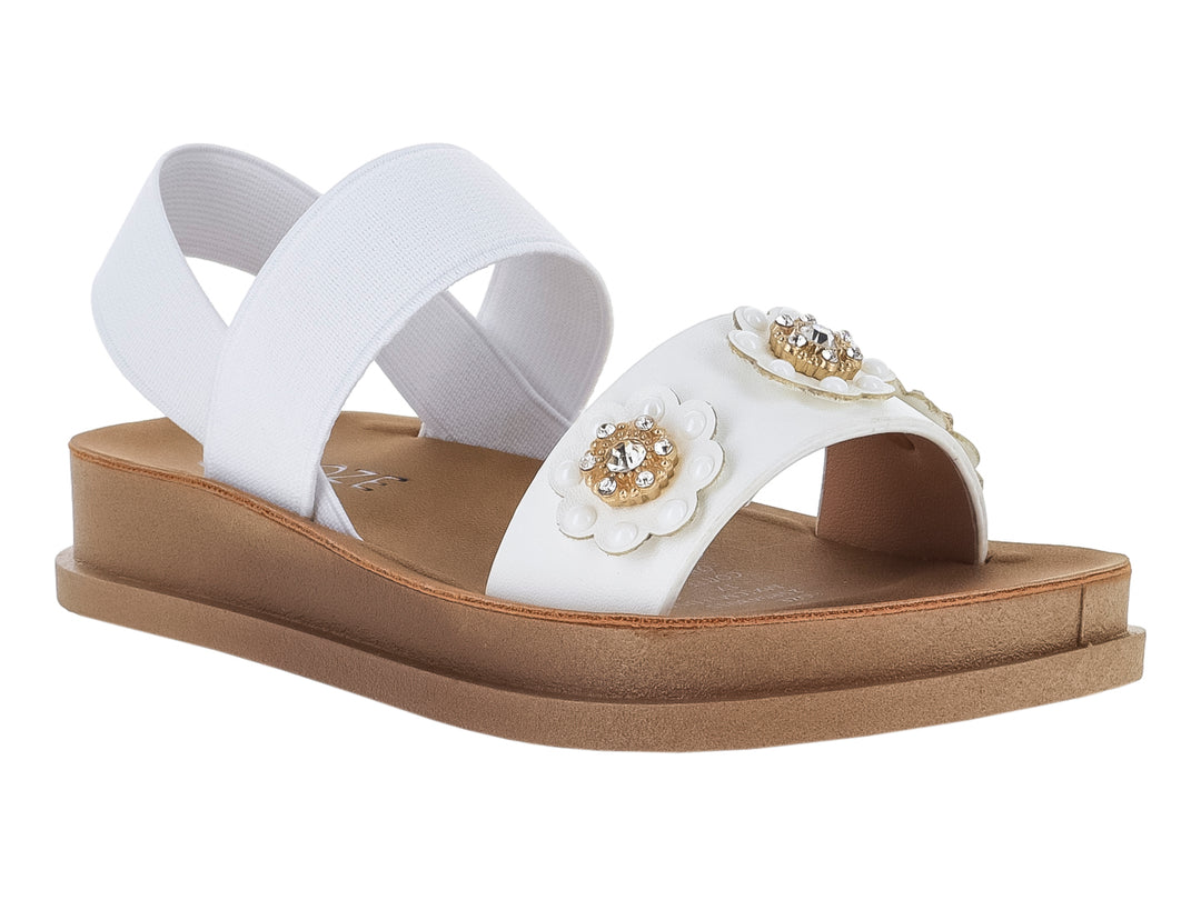 Sandalia de plataforma blanca con suela marrón y adorno de flor en la correa frontal.