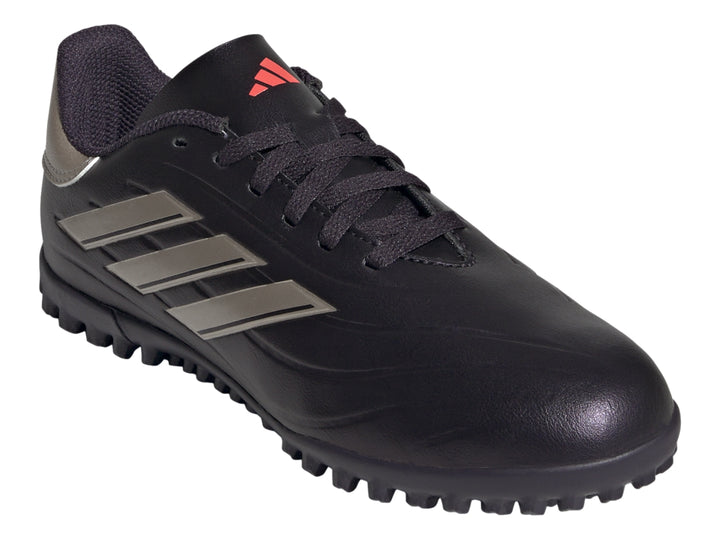 Zapato de fútbol Adidas Copa Pure 2 Club color negro con tres franjas plateadas laterales.