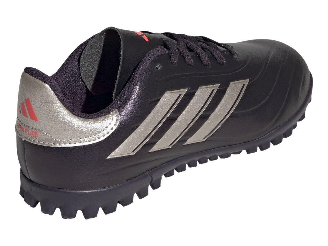 Zapato de fútbol Adidas Copa Pure 2 Club color negro con tres franjas plateadas laterales.