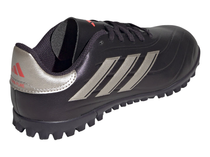 Zapato de fútbol Adidas Copa Pure 2 Club color negro con tres franjas plateadas laterales.