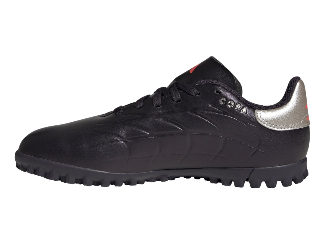 Zapato de fútbol Adidas Copa Pure 2 Club color negro con tres franjas plateadas laterales.