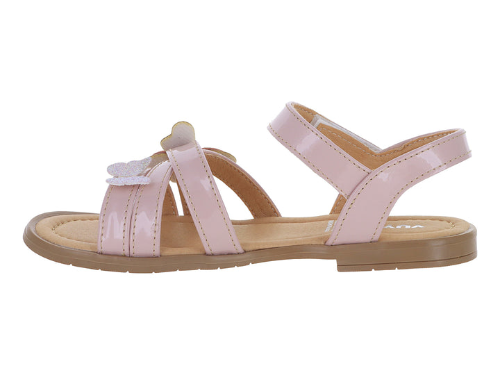 Sandalia rosa para niña con detalle de mariposa brillante y suela beige.