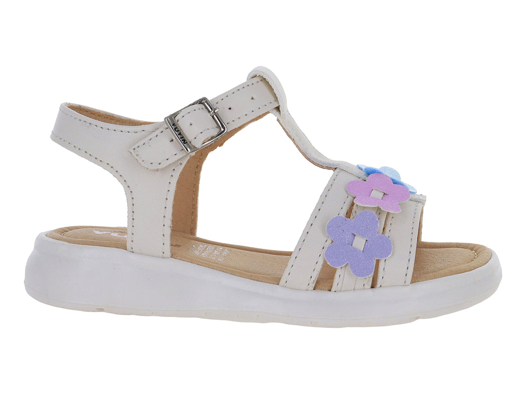 Sandalia blanca para niña con adornos de flores en tonos morado y azul y correa ajustable.