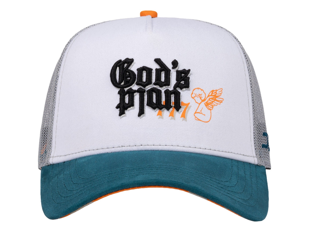 Gorra JC HATS blanca con visera azul petróleo, malla trasera gris y bordado frontal que dice God&