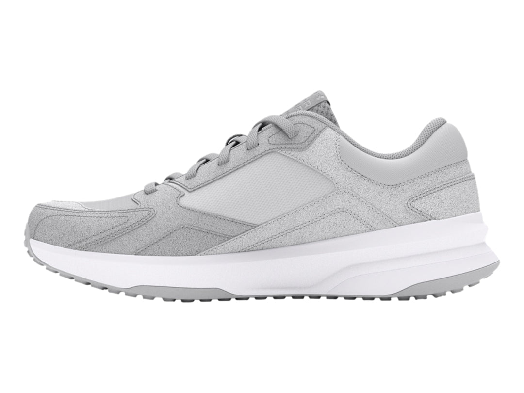 Tenis deportivos Under Armour color gris con suela blanca.