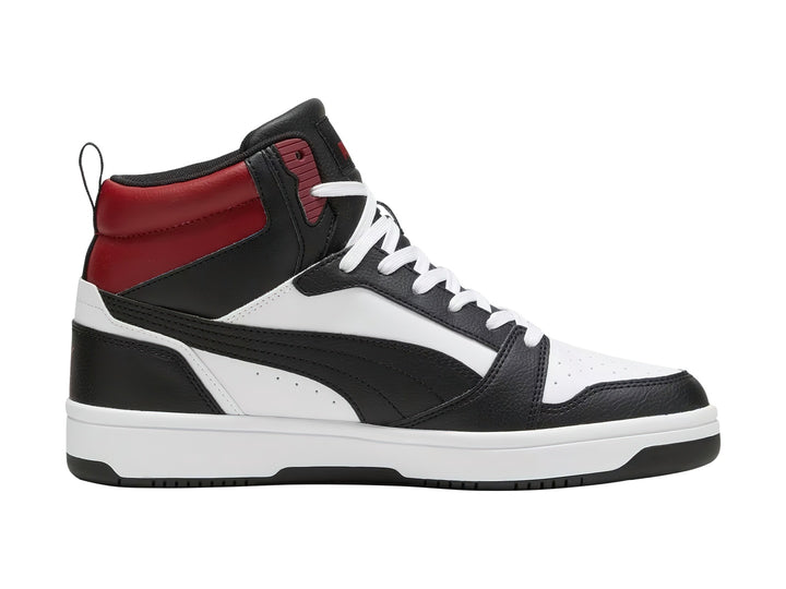 Tenis PUMA Rebound V6 de bota alta en colores blanco, negro y rojo con suela blanca.