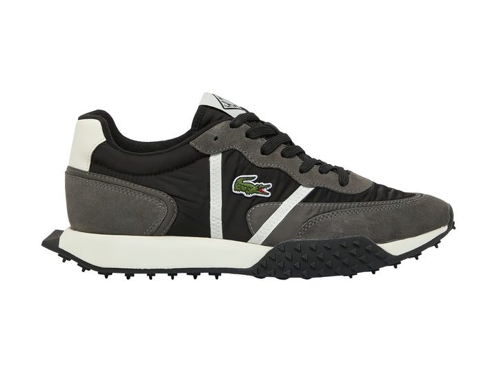 Tenis Lacoste L-Spin Deluxe en color negro y gris oscuro con suela blanca y detalles laterales blancos.