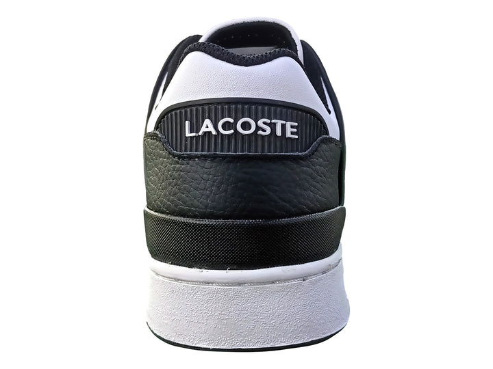 Tenis Lacoste Court Cage color negro y blanco con suela blanca y logo lateral.