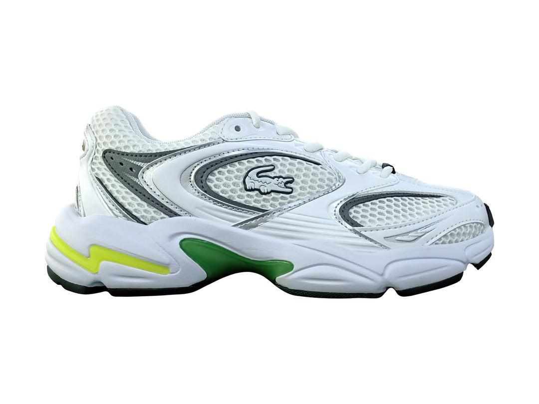 Tenis deportivos Lacoste Storm 96 2K color blanco con detalles en verde y amarillo y paneles de malla.