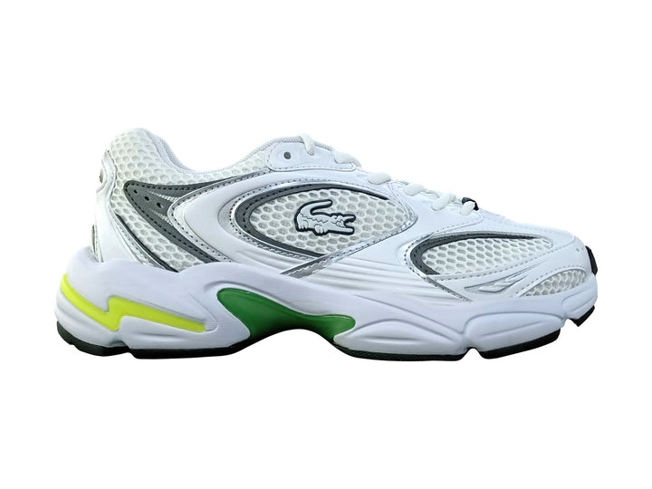 Tenis deportivos Lacoste Storm 96 2K color blanco con detalles en verde y amarillo y paneles de malla.