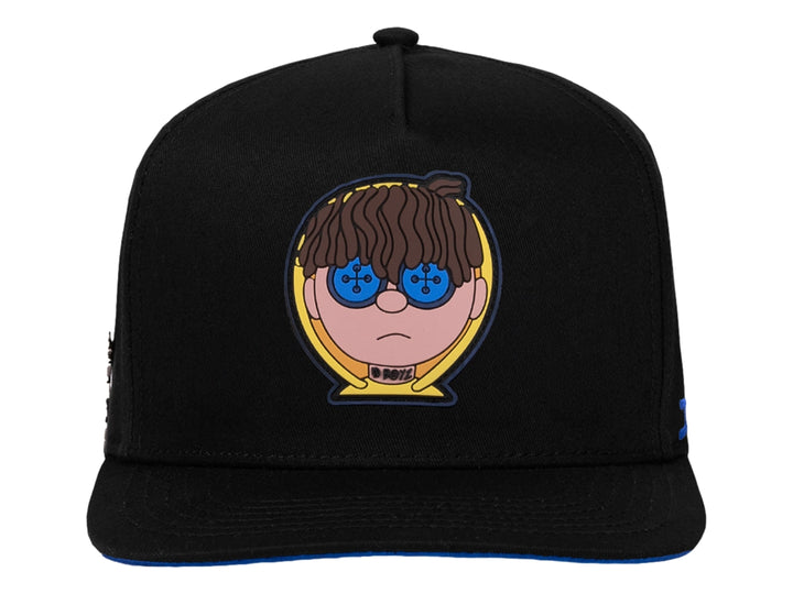 Gorra snapback negra JC Hats Junior con parche de personaje y detalles en azul.