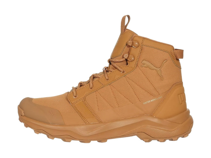 Bota deportiva PUMA color Desert Tan con suela robusta y diseño resistente para exteriores.
