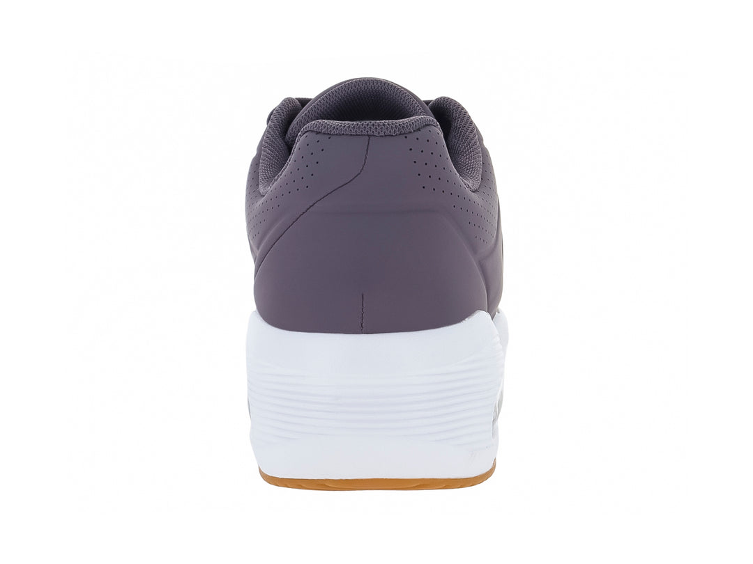 Tenis Flexi color lila con suela blanca y detalle de cámara de aire en el talón.