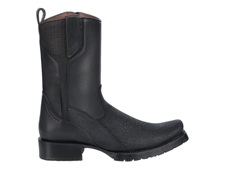 Bota vaquera Cuadra de cuero de toro color negro con textura rugosa y tacón cuadrado.