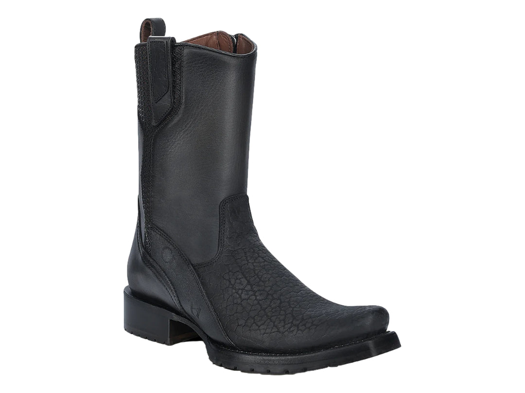 Bota vaquera Cuadra de cuero de toro color negro con textura rugosa y tacón cuadrado.