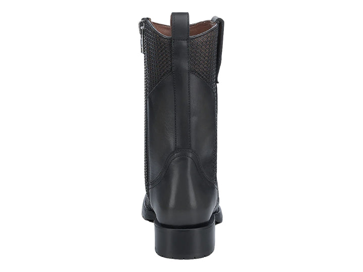 Bota vaquera Cuadra de cuero de toro color negro con textura rugosa y tacón cuadrado.