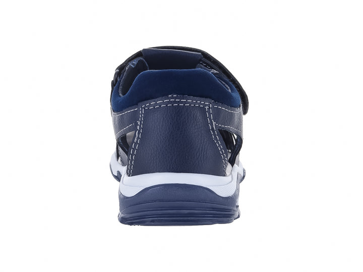 Sandalia cerrada para niño en color azul marino con suela blanca y ajuste de velcro.