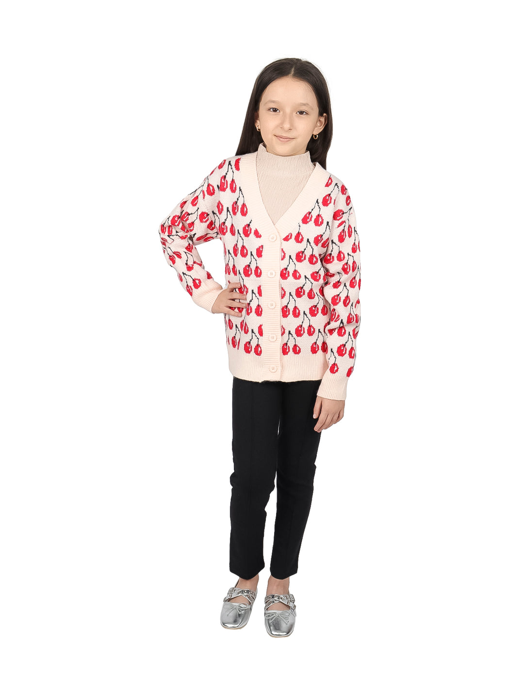 Suéter tejido rosa pastel con estampado de cerezas rojas y botones frontales para niña.