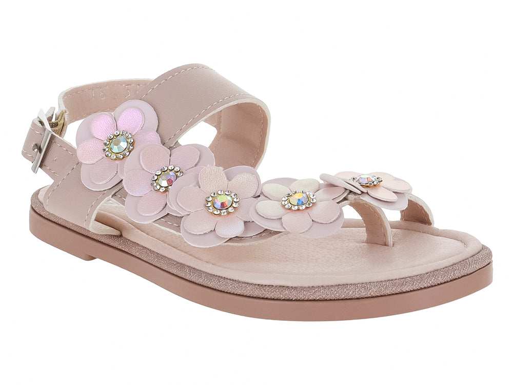 Sandalia color rosa pálido para niña con adornos de flores y pedrería en la parte superior.