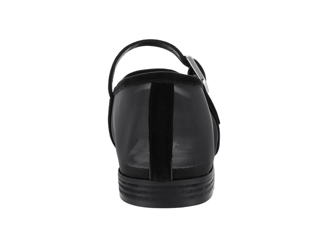 Zapato plano negro de malla con correa y hebilla plateada.