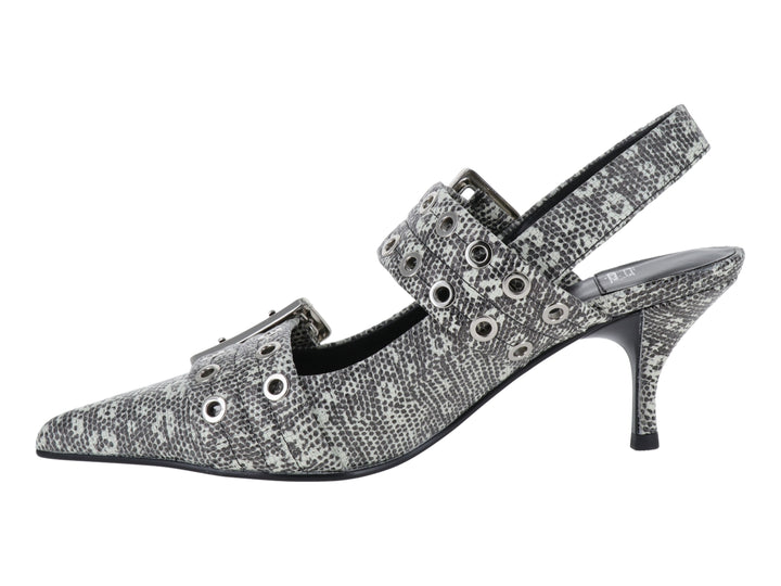 Zapato de tacón Jeffrey Campbell con estampado de lagarto en blanco y negro, adornado con dos hebillas plateadas grandes.