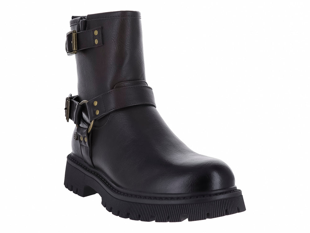 Botas XTI color marrón oscuro con suela track gruesa, detalles de hebillas y anillos dorados.