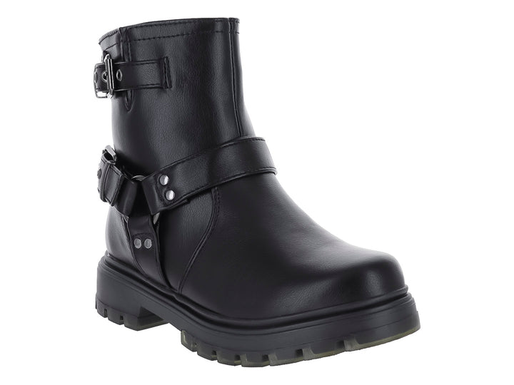 Bota negra de caña corta con hebillas decorativas y suela track gruesa.