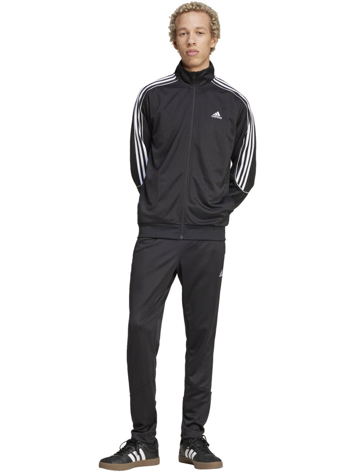 Conjunto deportivo Adidas negro con tres franjas blancas en las mangas y pantalones, incluye chaqueta y pantalón.