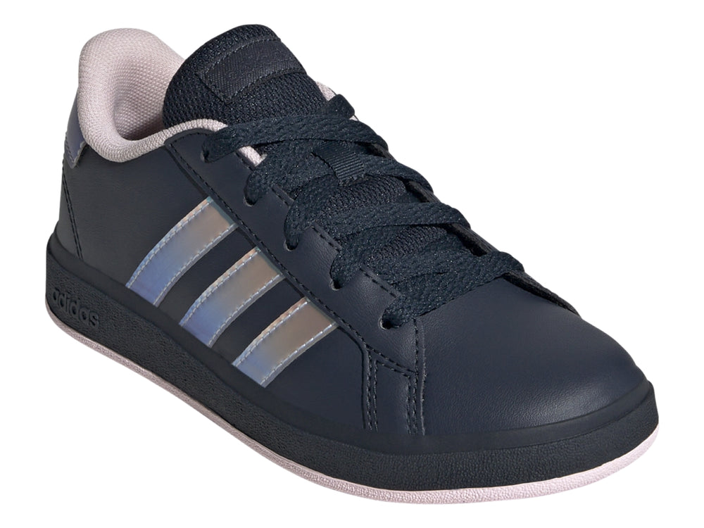 Tenis Adidas negros con tres franjas iridiscentes y detalles en rosa pálido en el interior y suela.