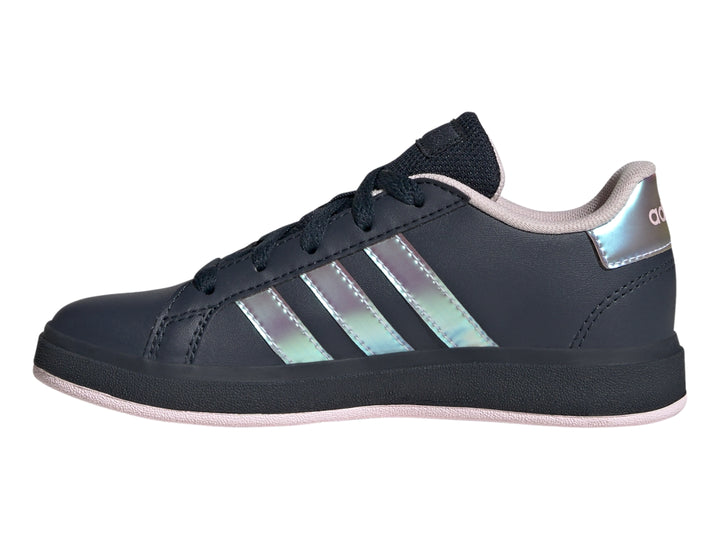 Tenis Adidas negros con tres franjas iridiscentes y detalles en rosa pálido en el interior y suela.